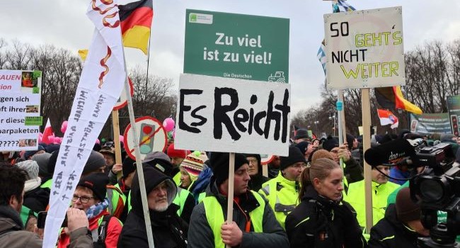 Nemecko: Odpor farmárov pokračuje! 